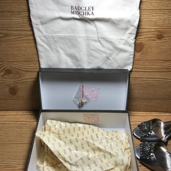 Badgley Mischka Pewter Lacie d'Orsay Leather Heels - Picture 9 of 11